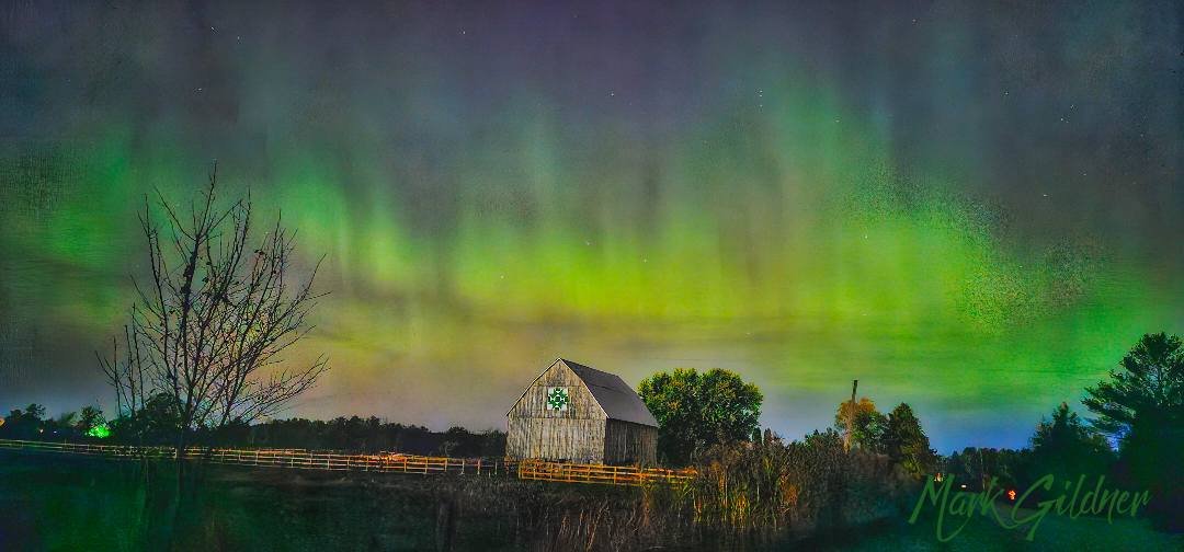 Griffin Farms barn under the northern lights, West Branch, Michigan